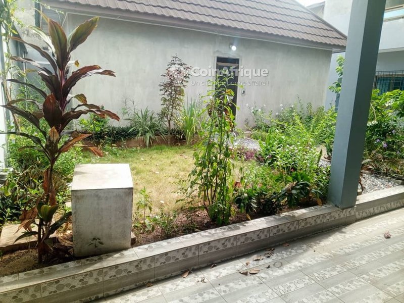 Villa de 3 pièces avec jardin et sanitaires modernes