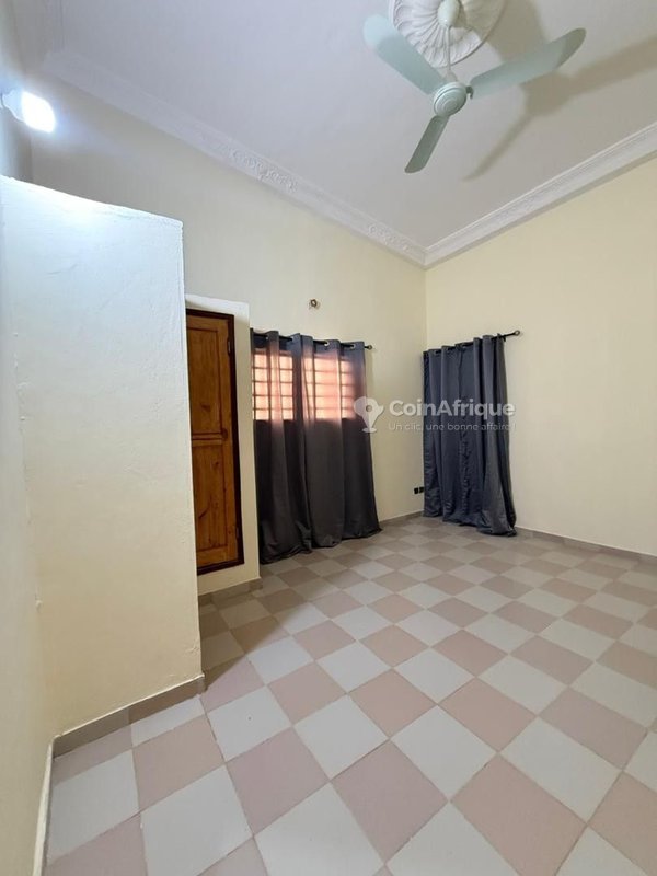 Appartement meublé de 3 pièces avec grand salon et proximité de la plage