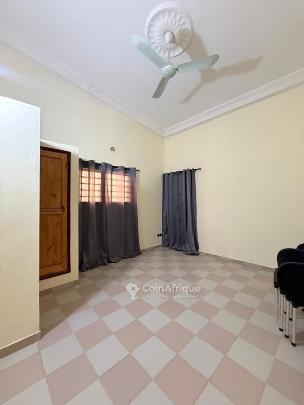 Appartement meublé de 3 pièces avec grand salon et proximité de la plage