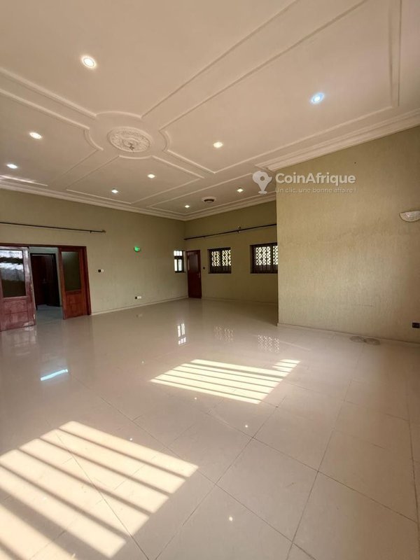 Appartement meublé de 3 pièces avec grand salon et proximité de la plage