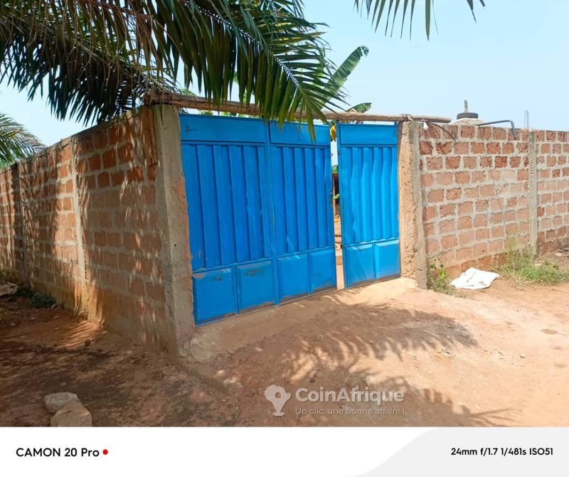 Ferme en activité clé en main avec 3 studios, enclos et escargotière sur 1000m²