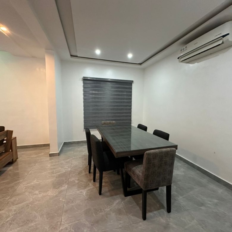 Appartement meublé de 4 pièces avec climatisation et équipements haut de gamme