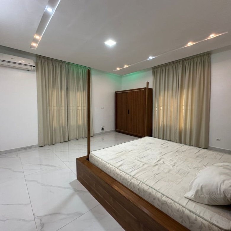 Appartement meublé de 4 pièces avec climatisation et équipements haut de gamme