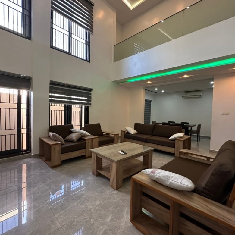 Appartement meublé de 4 pièces avec climatisation et équipements haut de gamme