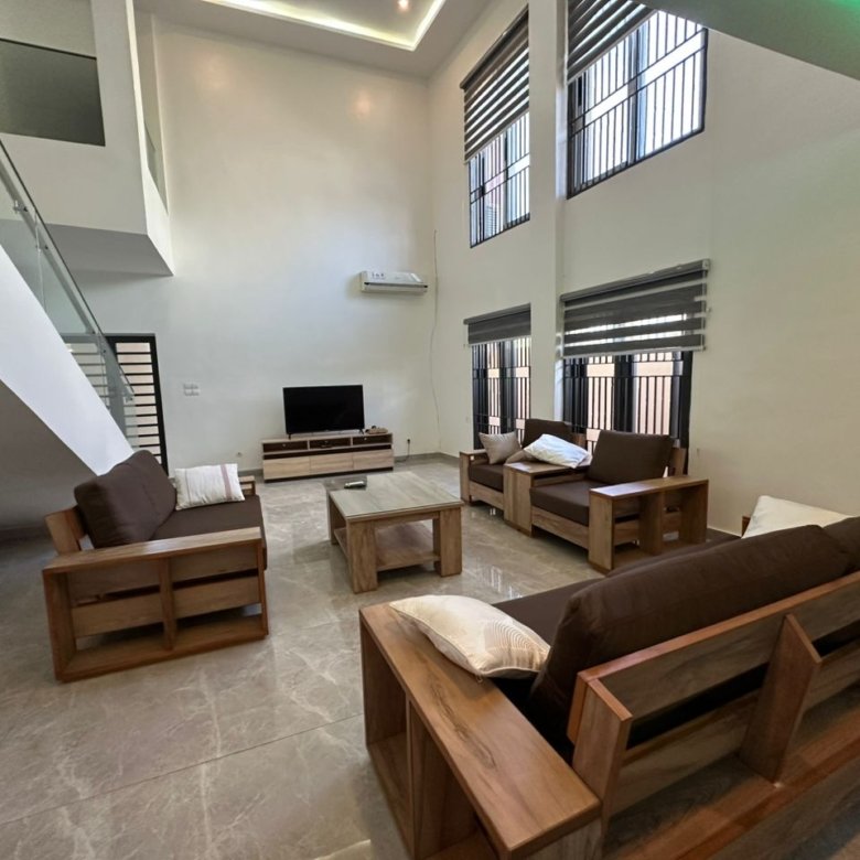 Appartement meublé de 4 pièces avec climatisation et équipements haut de gamme