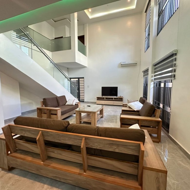 Appartement meublé de 4 pièces avec climatisation et équipements haut de gamme