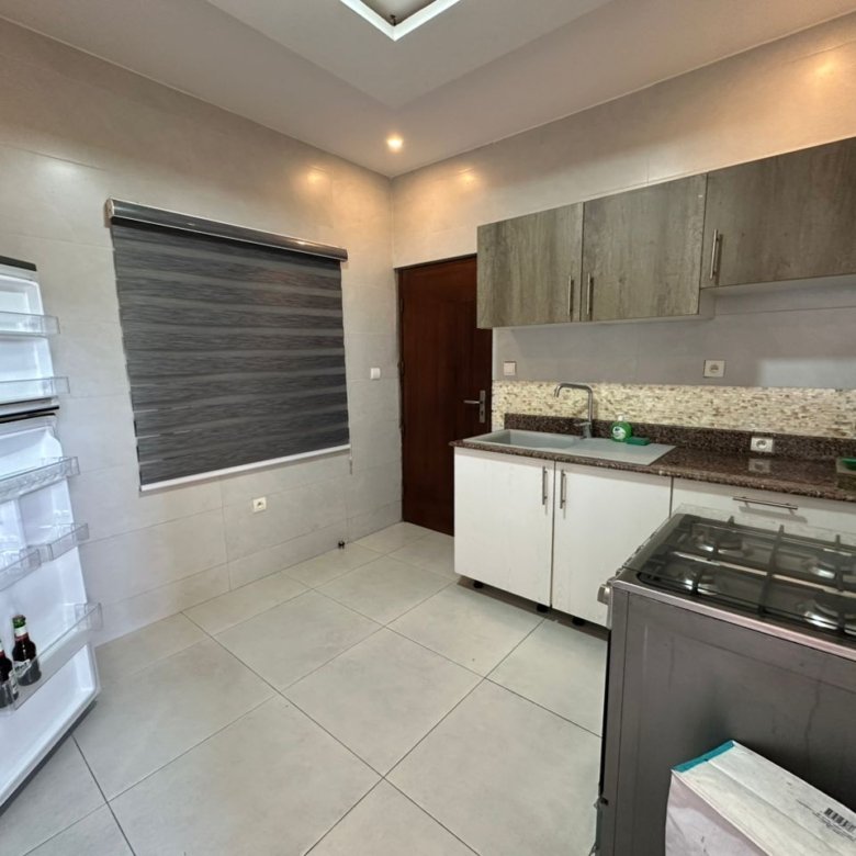 Appartement meublé de 4 pièces avec climatisation et équipements haut de gamme