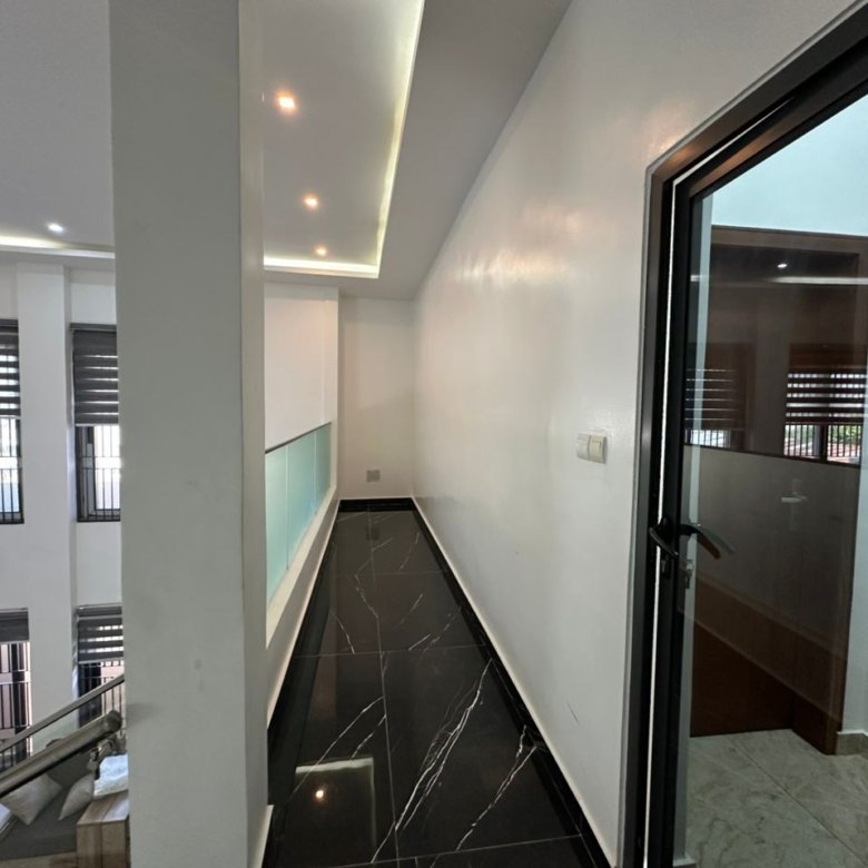 Appartement meublé de 4 pièces avec climatisation et équipements haut de gamme