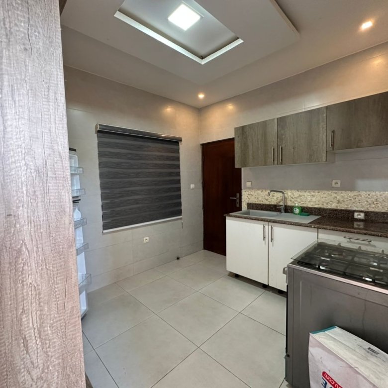 Appartement meublé de 4 pièces avec climatisation et équipements haut de gamme