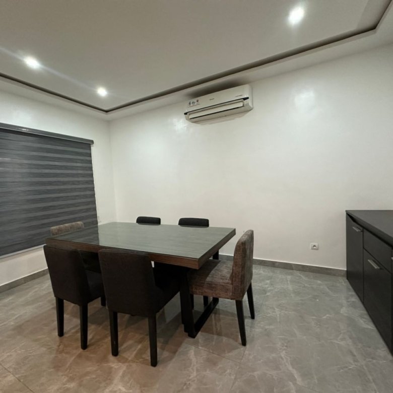 Appartement meublé de 4 pièces avec climatisation et équipements haut de gamme