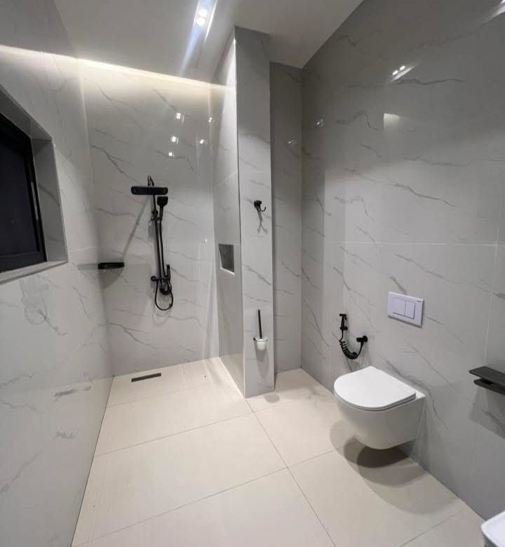 Villa duplex meublée de 3 chambres avec jardin et parking sécurisé