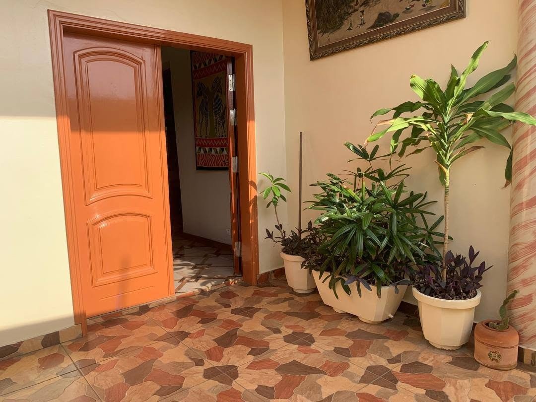 Villa luxueuse de 7 pièces meublée avec terrasse, garage et salle de fête
