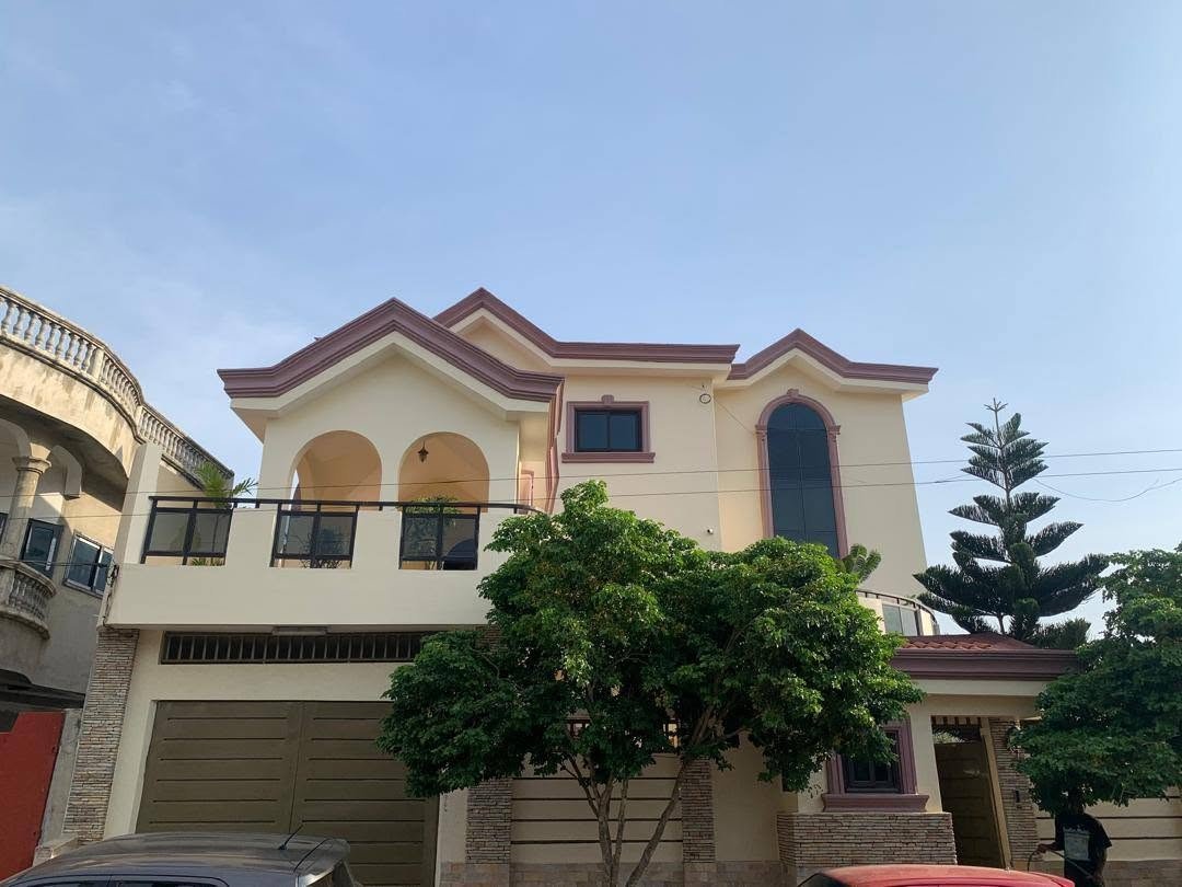 Villa luxueuse de 7 pièces meublée avec terrasse, garage et salle de fête
