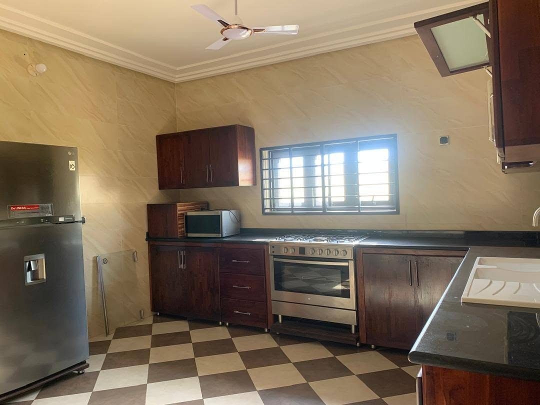 Villa luxueuse de 7 pièces meublée avec terrasse, garage et salle de fête
