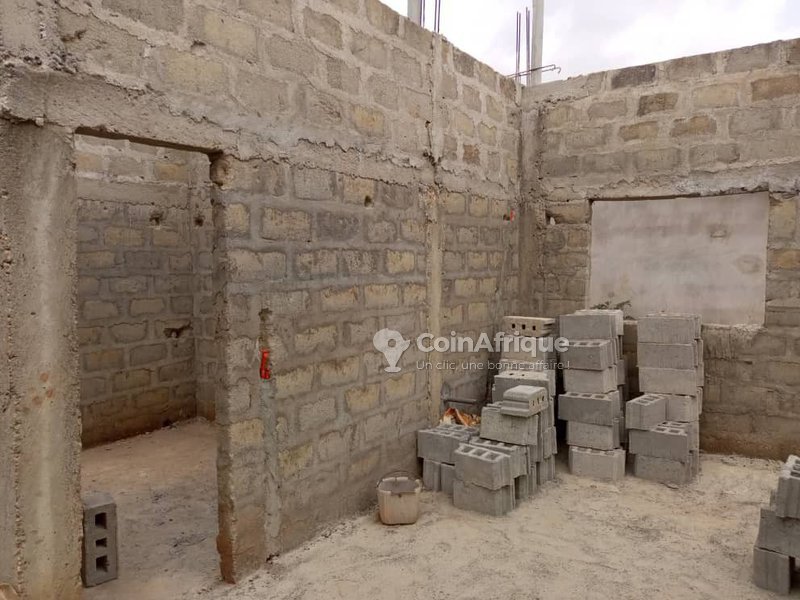 Villa spacieuse de 3 chambres avec terrasses et titre de propriété sécurisé