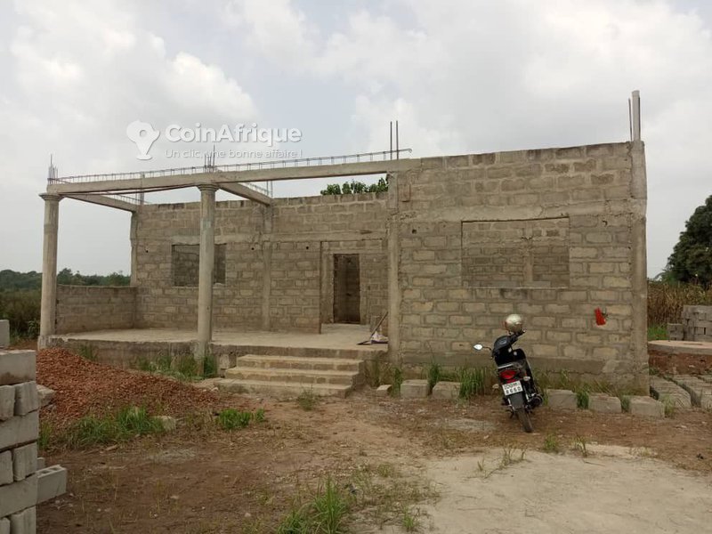Villa spacieuse de 3 chambres avec terrasses et titre de propriété sécurisé