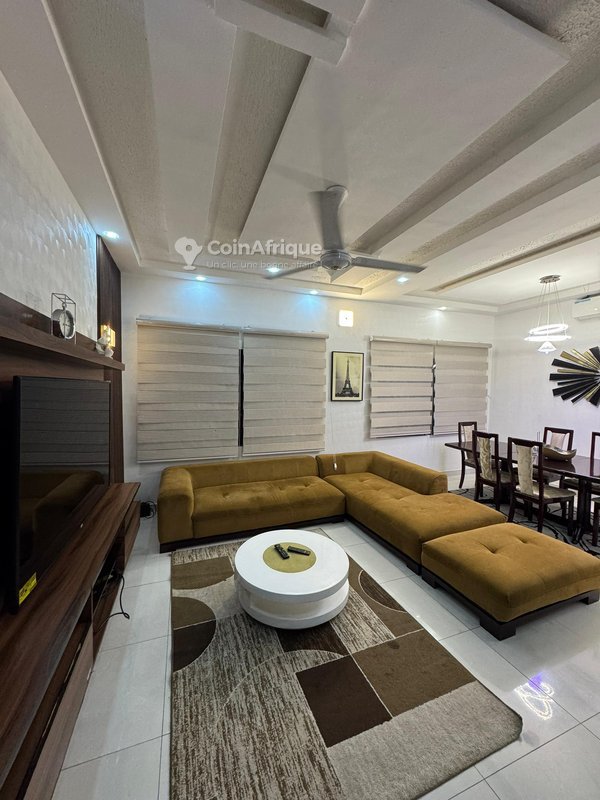 Appartement meublé 2 pièces avec climatisation et parking privé