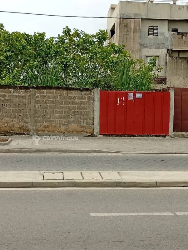 Terrain clôturé avec titre foncier - Parfait pour investissement immobilier
