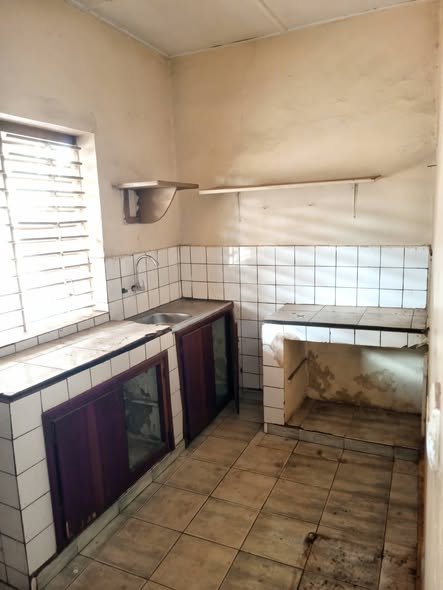 Maison de 3 pièces avec cour unique et garage couvert
