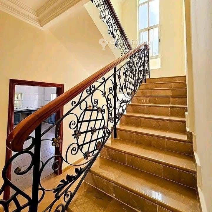 Villa luxueuse de 6 pièces avec piscine et jardin spacieux