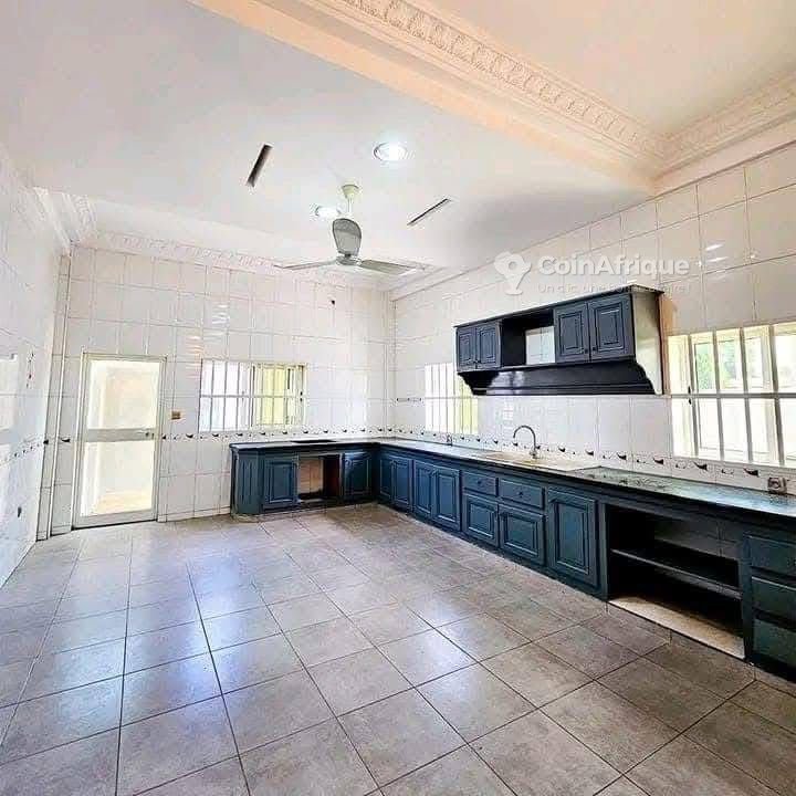 Villa luxueuse de 6 pièces avec piscine et jardin spacieux