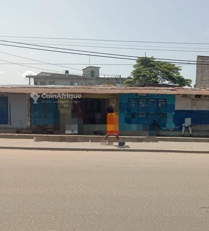 Terrain constructible de 391 m² avec façade sur goudron à Agontinkon