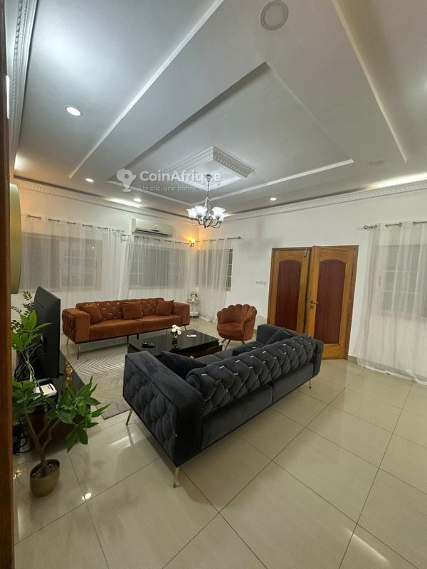 Appartement meublé de 5 pièces avec grande terrasse et garage privé