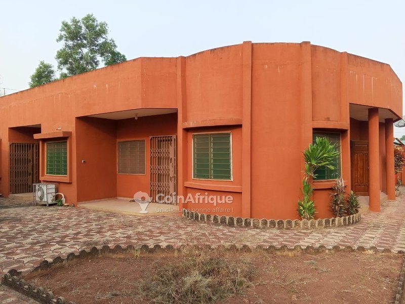 Villa luxueuse de 3 chambres avec climatisation et grand espace extérieur