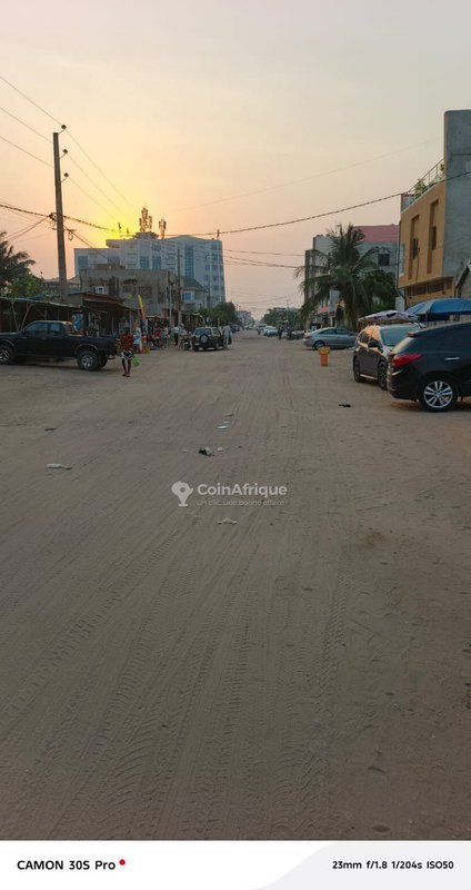 Demi-parcelle clôturée