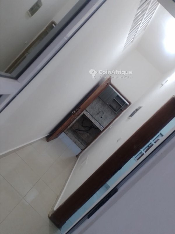 Appartement de 2 pièces bien fini avec équipements modernes et connexion haut débit