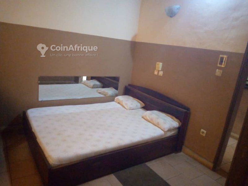 Immeuble exceptionnel de 15 chambres avec bar spacieux et parking privé