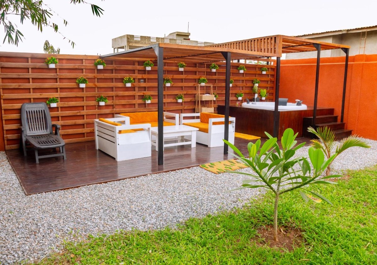 Villa luxueuse de 5 pièces avec jardin, terrasse et garage