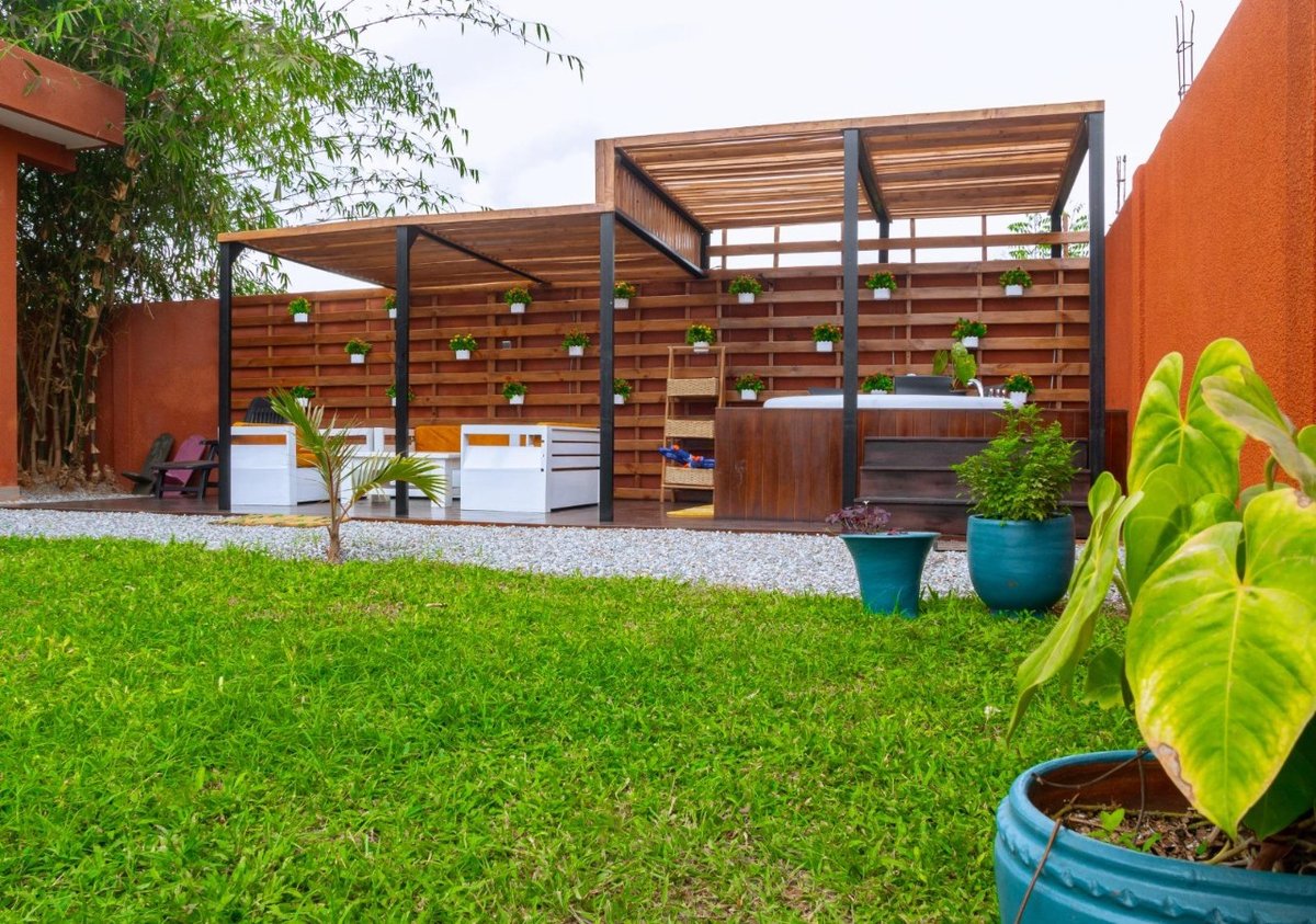 Villa luxueuse de 5 pièces avec jardin, terrasse et garage