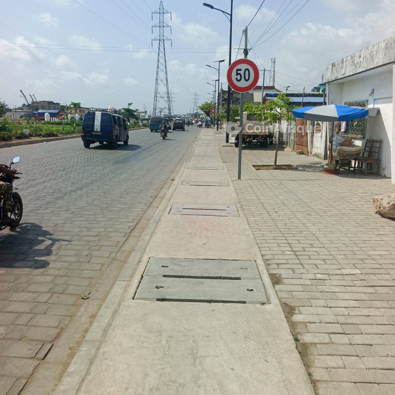 Terrain clôturé de 387 m² en bordure de pavés à Vedoko Setovi