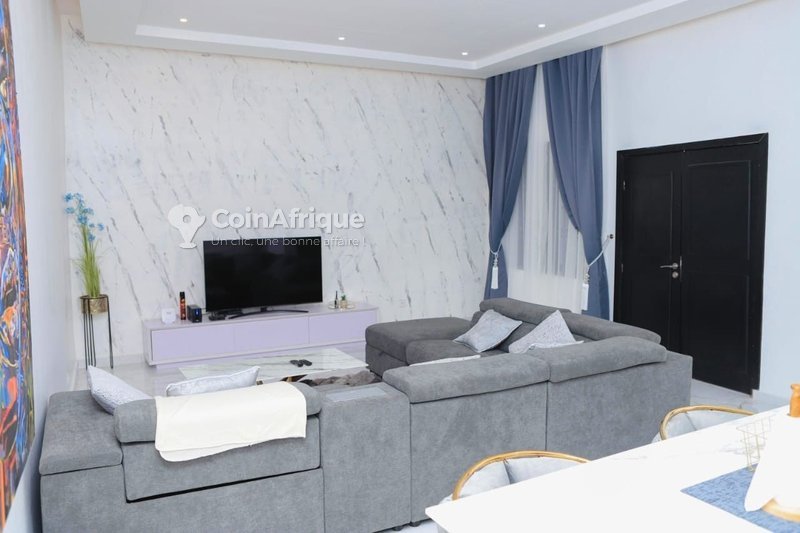 Appartement meublé de 2 chambres avec vue imprenable sur la mer et équipements haut de gamme