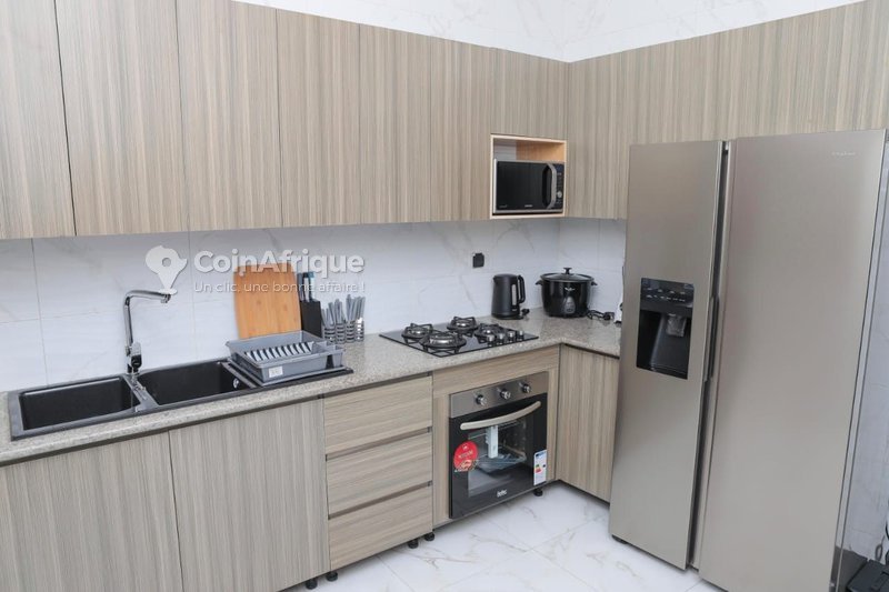 Appartement meublé de 2 chambres avec vue imprenable sur la mer et équipements haut de gamme