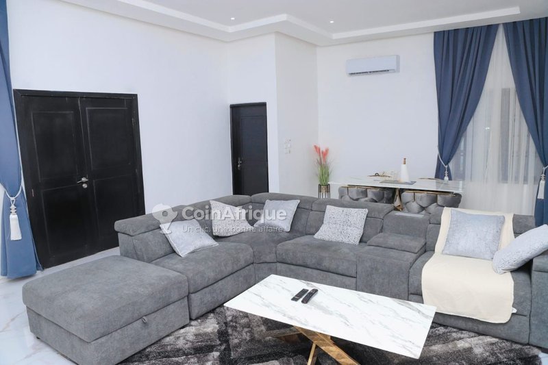 Appartement meublé de 2 chambres avec vue imprenable sur la mer et équipements haut de gamme