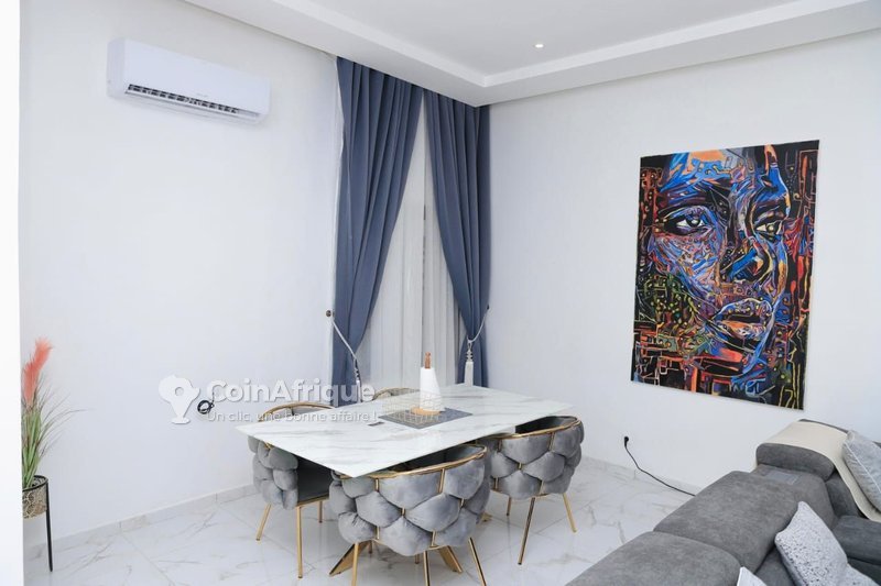 Appartement meublé de 2 chambres avec vue imprenable sur la mer et équipements haut de gamme