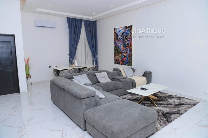 Appartement meublé de 2 chambres avec vue imprenable sur la mer et équipements haut de gamme