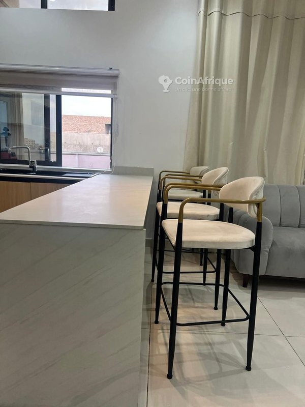 Appartement meublé haut standing de 3 pièces avec climatisation et services premium