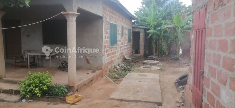 Villa luxueuse de 3 chambres avec salon spacieux et grand terrain