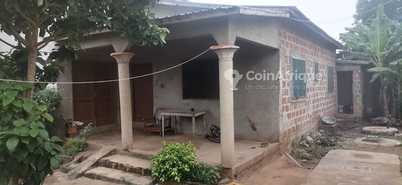 Villa luxueuse de 3 chambres avec salon spacieux et grand terrain