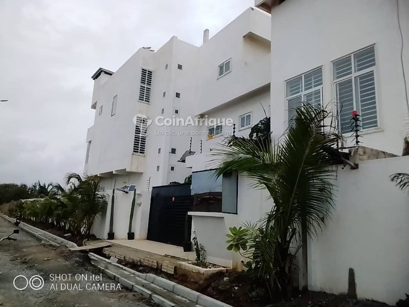 Villa luxueuse de neuf pièces avec piscine et vue sur la mer