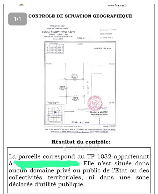 Terrain clôturé de 1000 m² avec titre foncier donnant sur deux rues