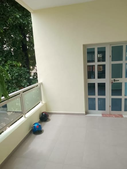 Appartement de 3 pièces avec climatisation, sécurité renforcée et véranda privée