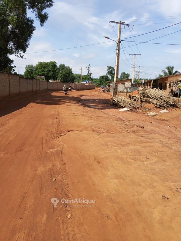 Terrain de 3500m² avec titre foncier sécurisé et paiement échelonné
