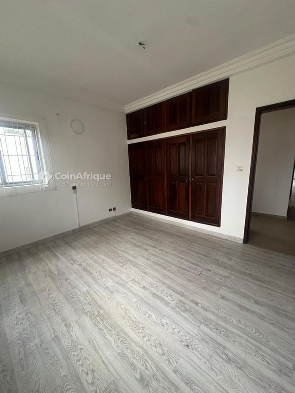 Villa duplex de 4 pièces avec jardin et titre foncier