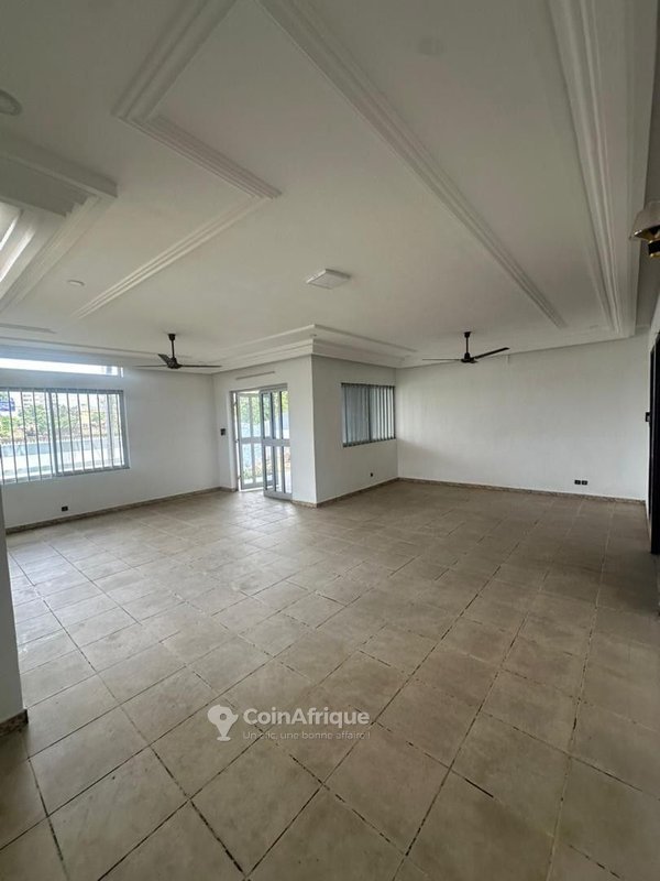 Villa duplex de 4 pièces avec jardin et titre foncier