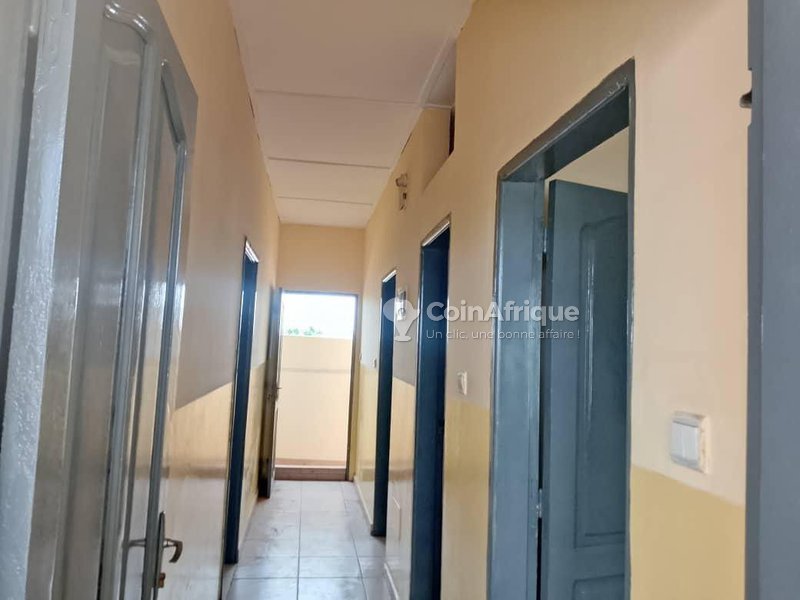 Villa luxueuse de 4 pièces avec chambres spacieuses et sécurité privée