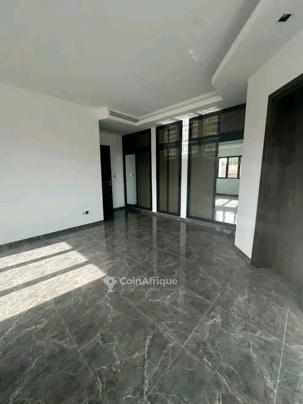 Appartement meublé de 4 pièces avec climatisation et cuisine équipée